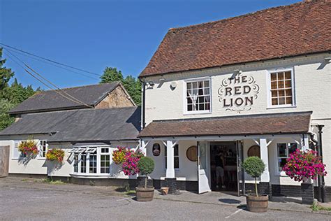 The red lion chelwood gate Food Situated in the beautiful Ashdown Forest and close to Haywards Heath, the Red Lion is popular with dog walkers, ramblers and families on a country day out